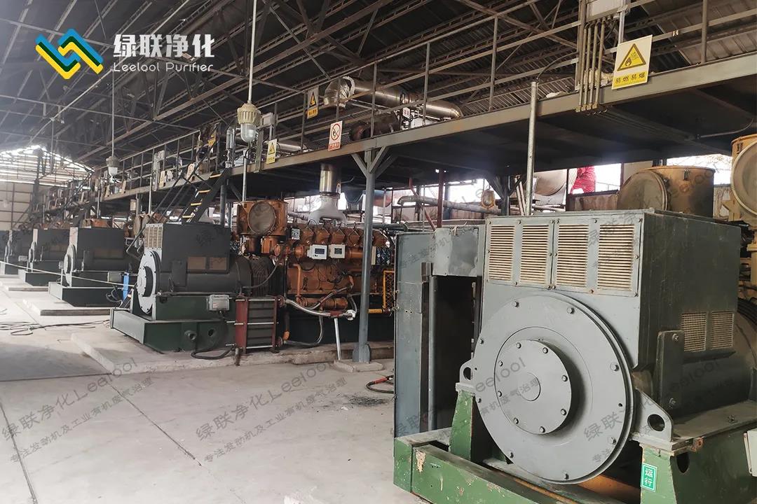 脱硝设备正在安装 脱硝设备正在安装