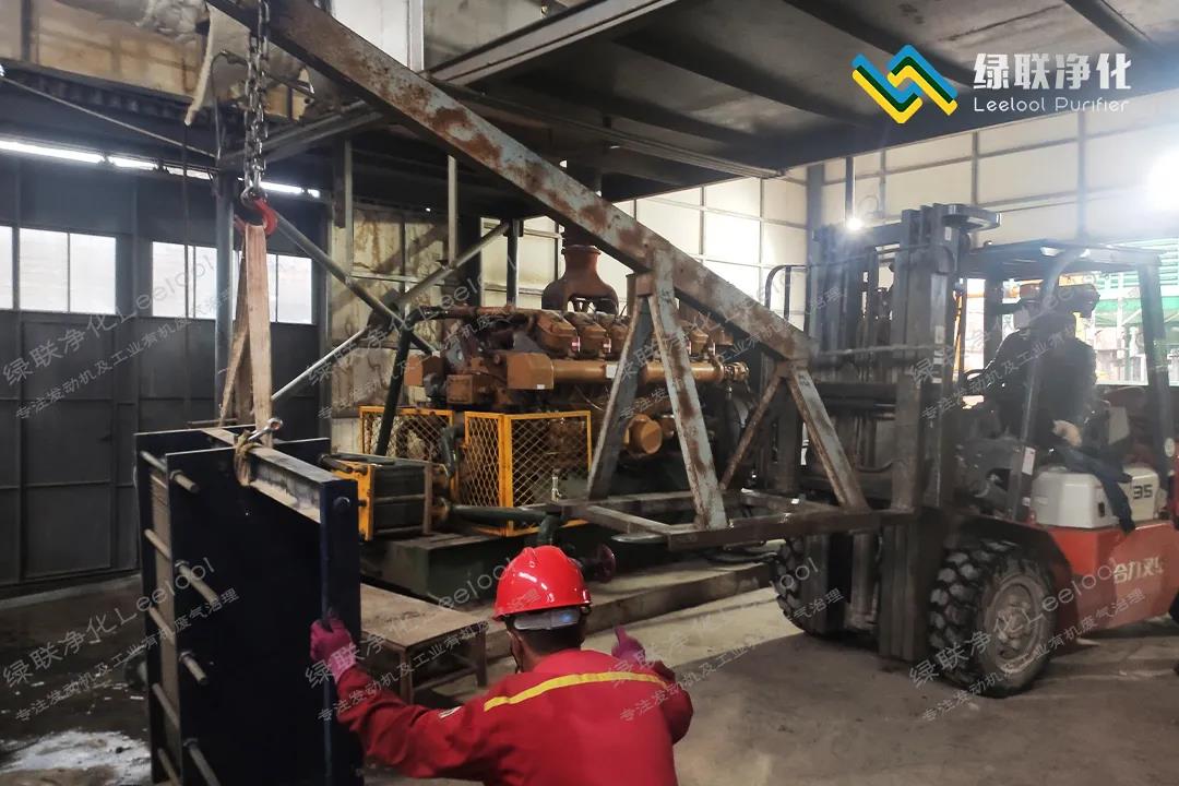 脱硝设备正在安装 脱硝设备正在安装